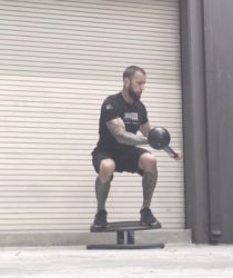 StrongBoard Balance Board Tighten Stomach With Core Hammer Rotations